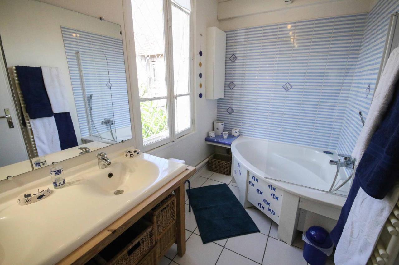 Les Petits Poissons Bed and Breakfast Αβινιόν Εξωτερικό φωτογραφία